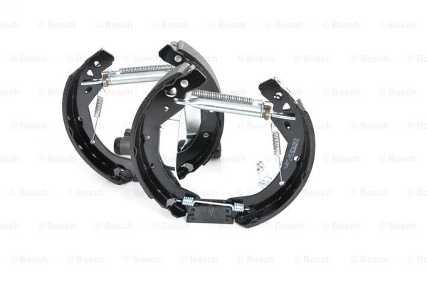 0204114642 BOSCH Комплект тормозного барабана (колодка, цилиндр, пружины)