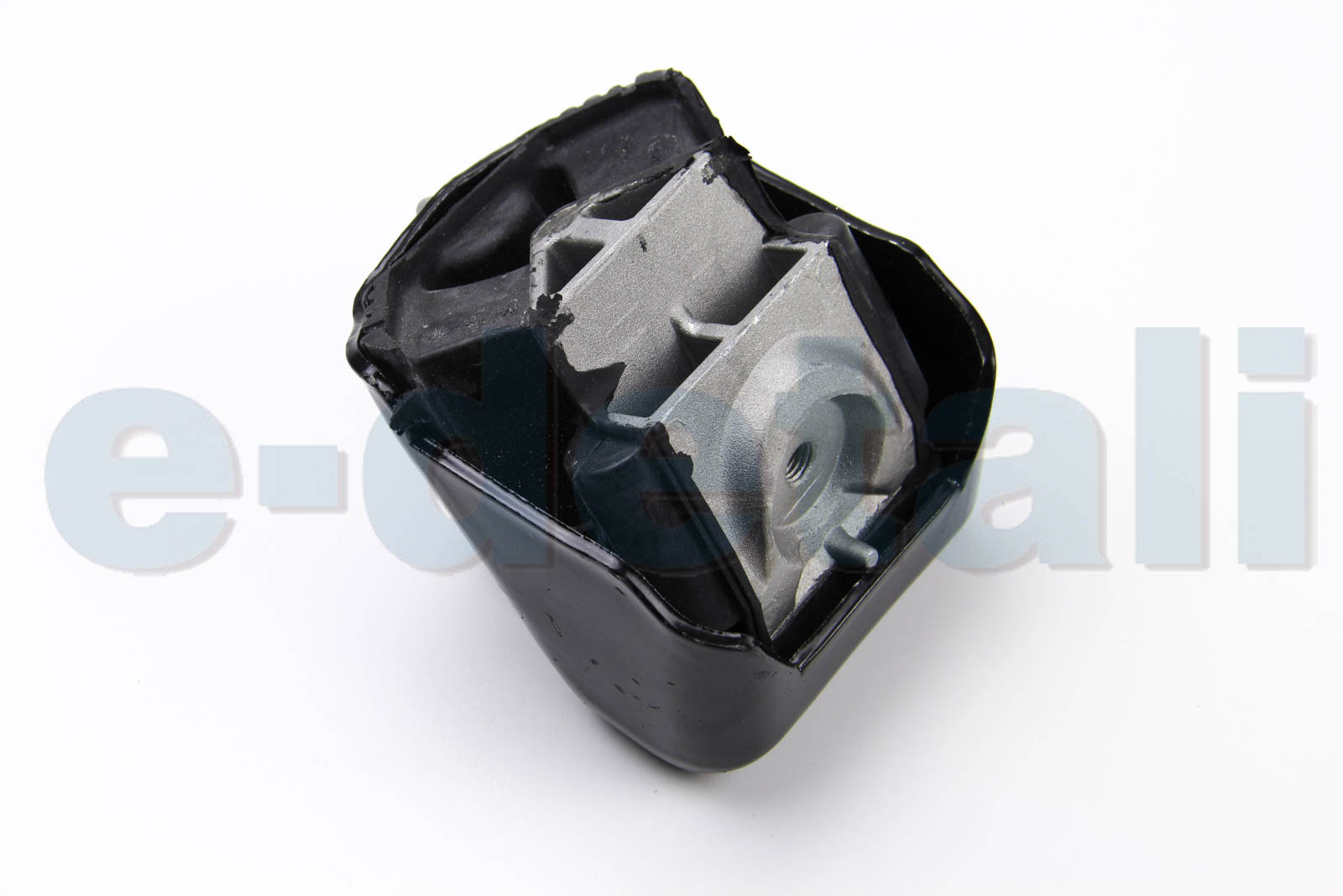 BSG60700120 BSG Подушка двигателя Sprinter 06- Пр.