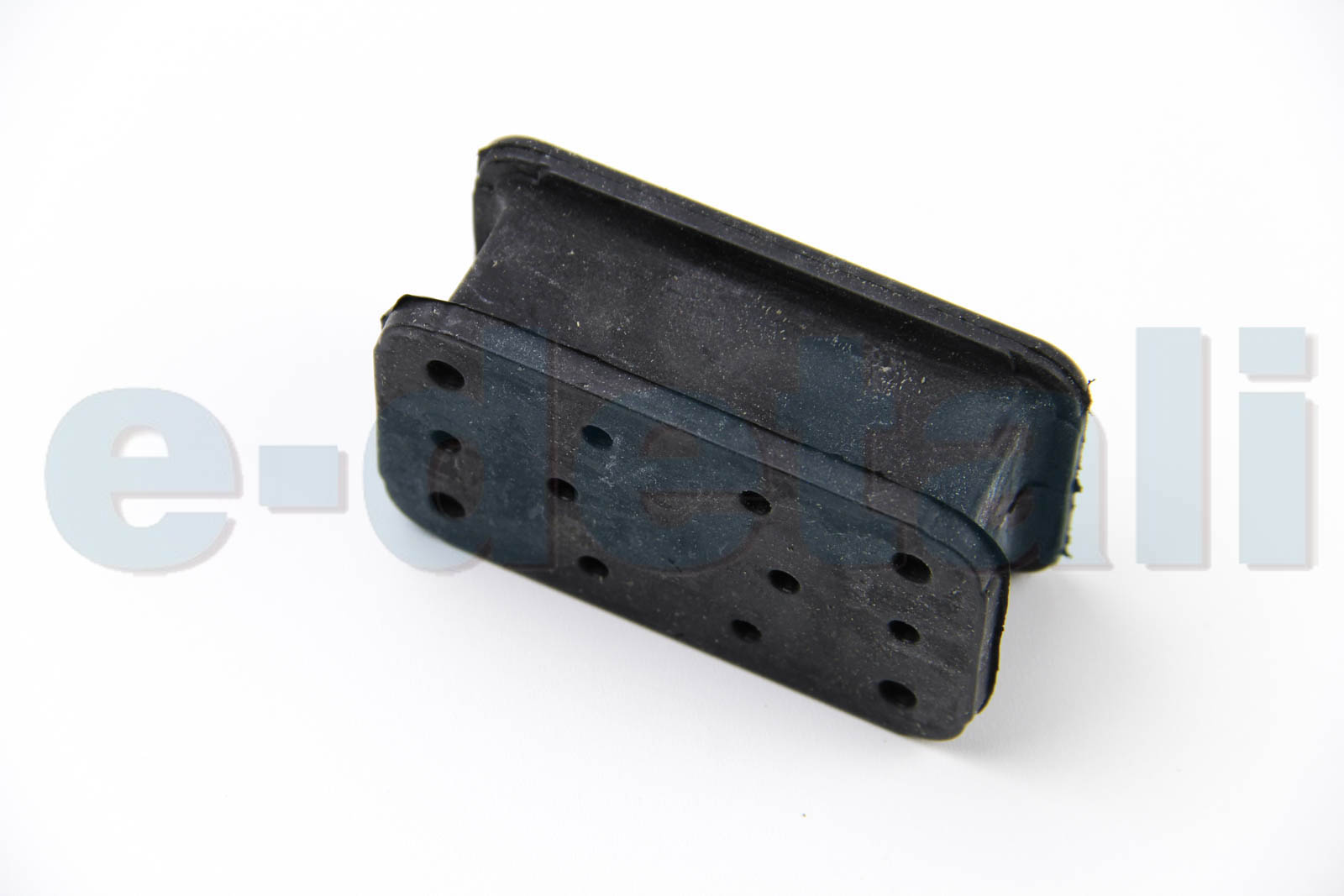 BSG60700155 BSG Подушка передней рессоры